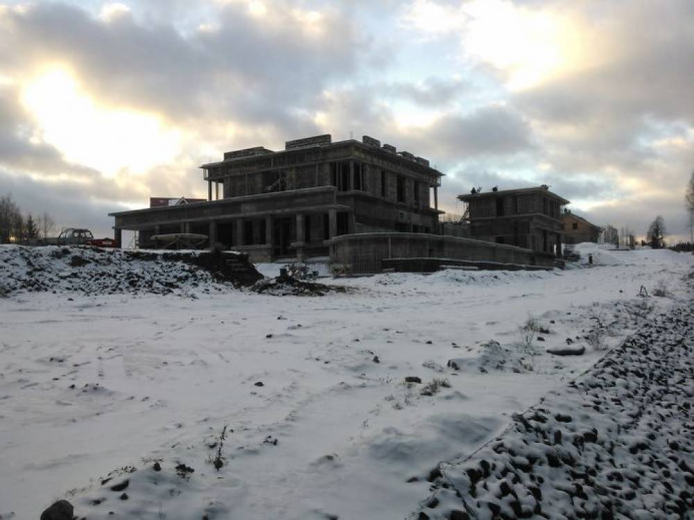 Частный дворцовый комплекс №1 в поселке Агалатово. Вид 3.
